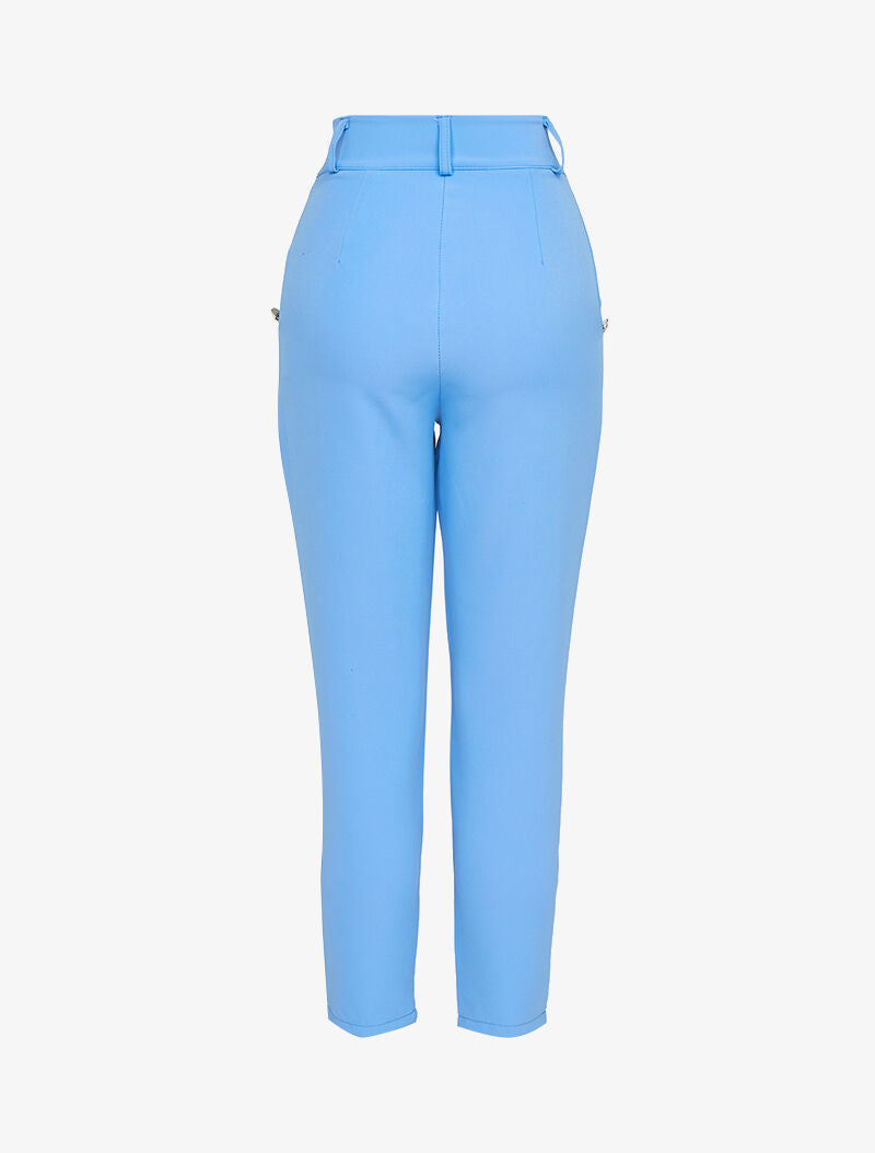 Pantaloni 7/8 con bottoni decorativi. - azzurro cielo