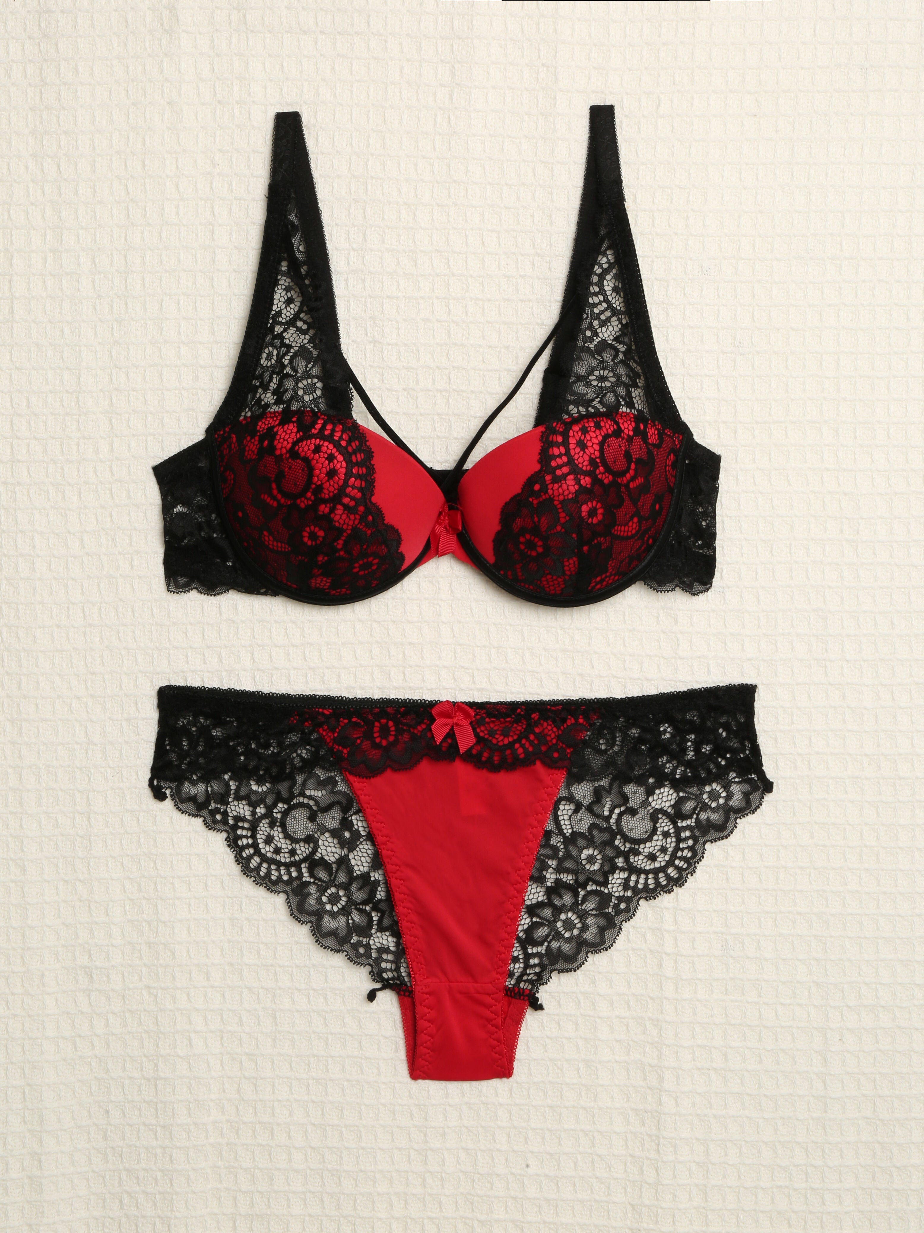 Ensemble à bords dentelle et lace out - Rouge/noir - 4