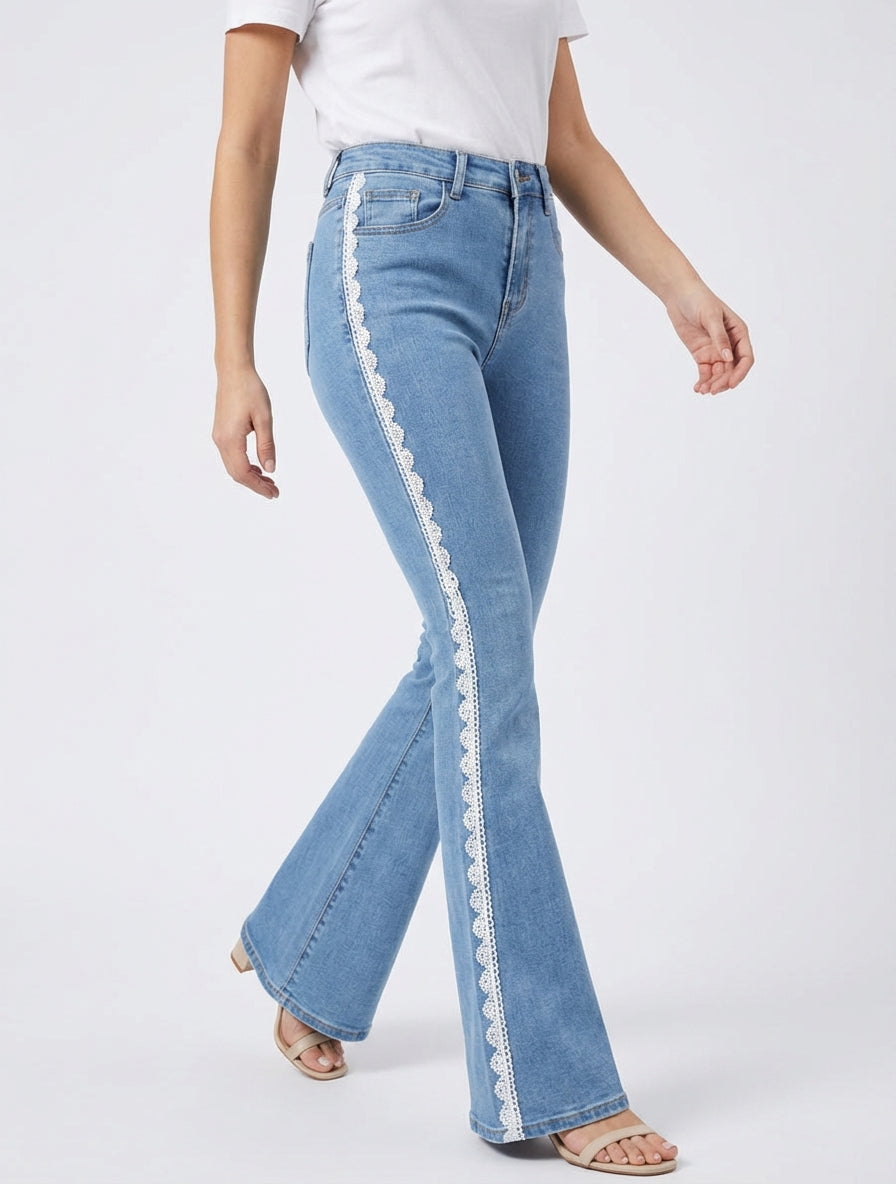 Jeans svasati con bordo in pizzo - Blu