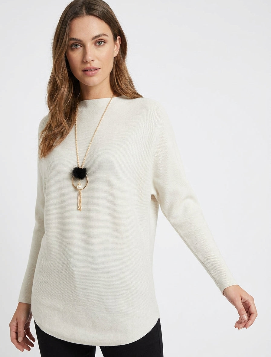 Maglione dritto con maniche a pipistrello e collo alto. - Ecrù