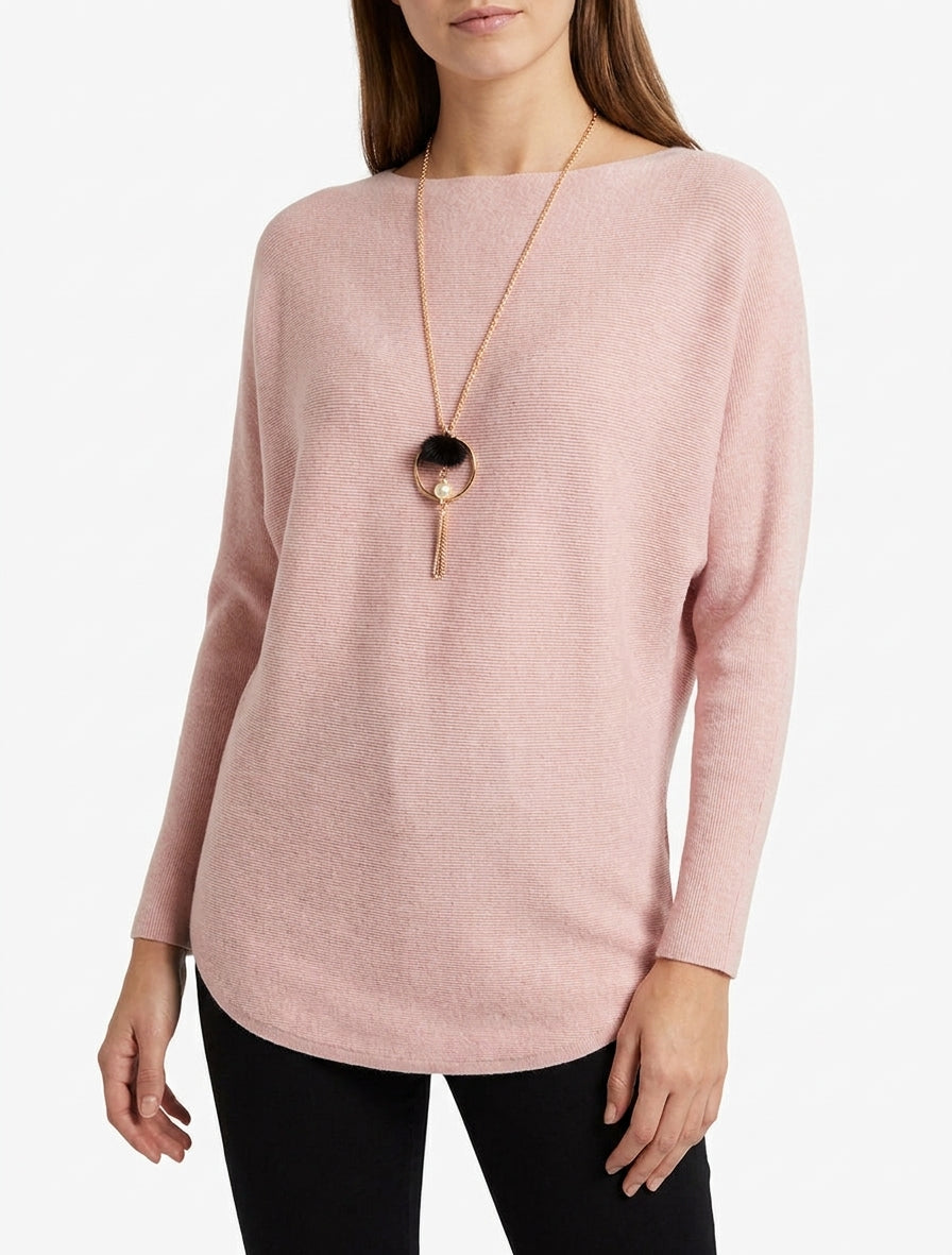 Maglione dritto con maniche a pipistrello e collo alto. - Rosa