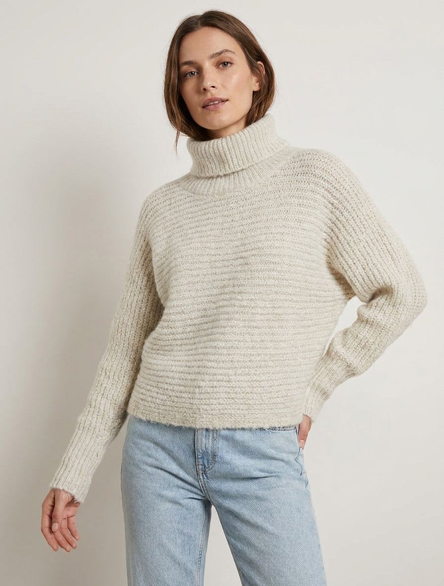 Maglione in misto lana iridescente a collo alto - Ecrù