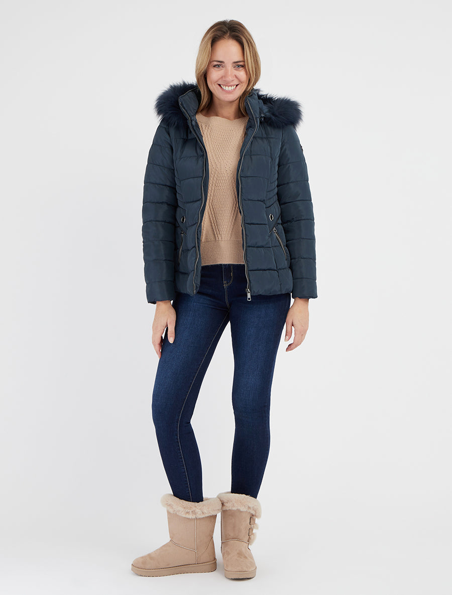 Piumino dritto con cappuccio in pelliccia sintetica. - Marina