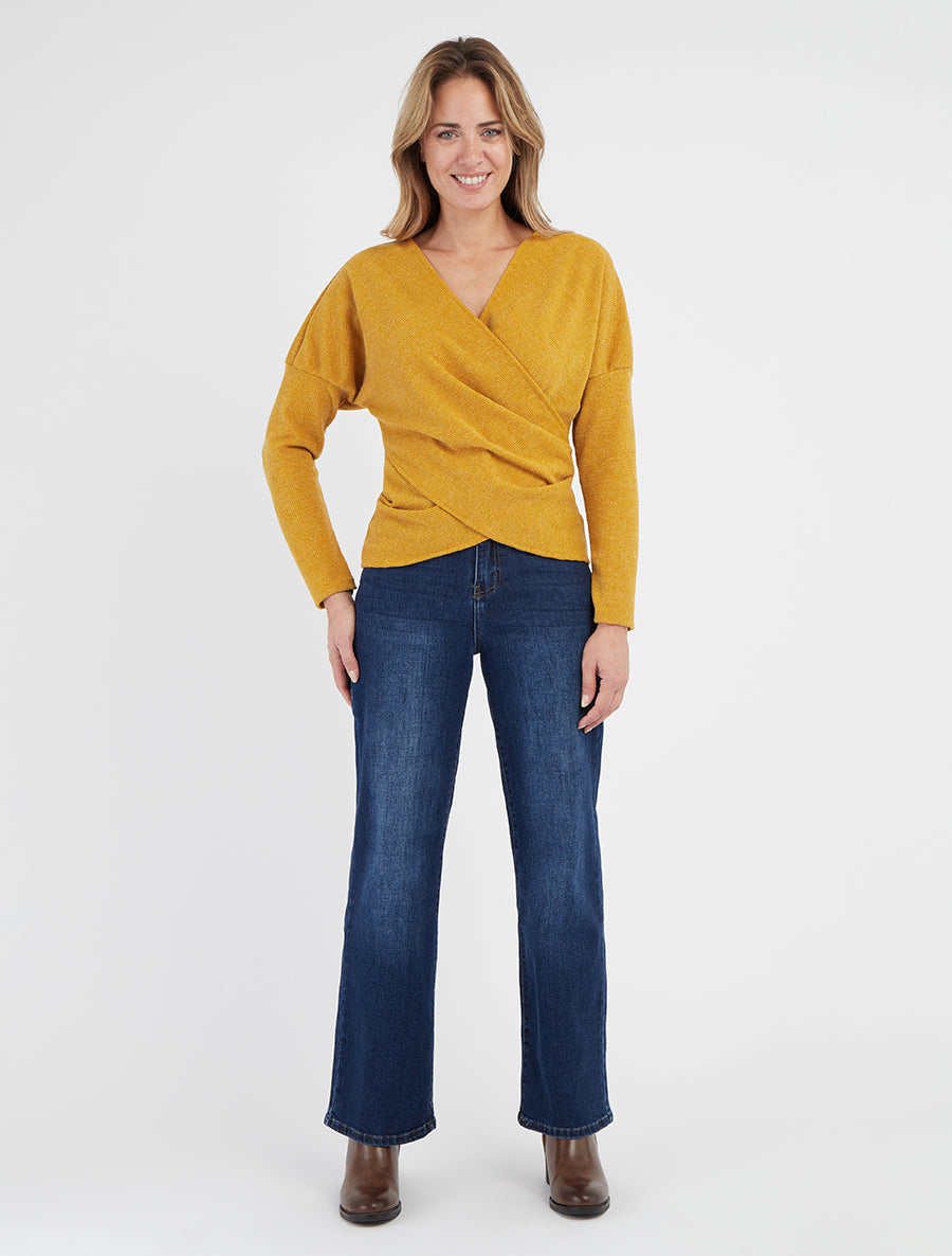 Maglione sottile a tinta unita con scollo a portafoglio. - Giallo senape