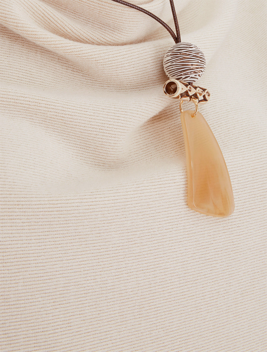Maglia sottile a maniche pipistrello e collo a cascata. - Beige
