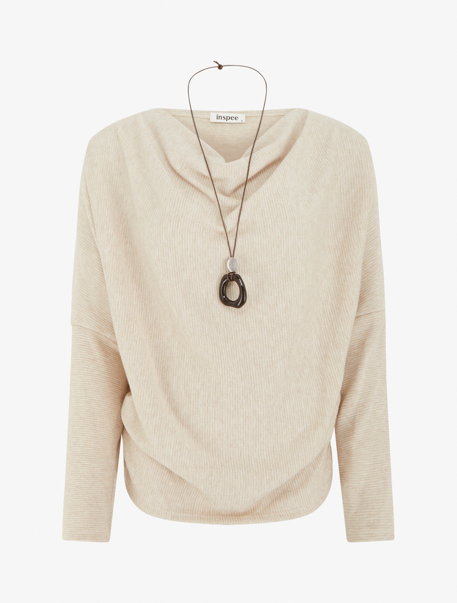 Maglione a coste con maniche pipistrello e collo a cascata. - Beige
