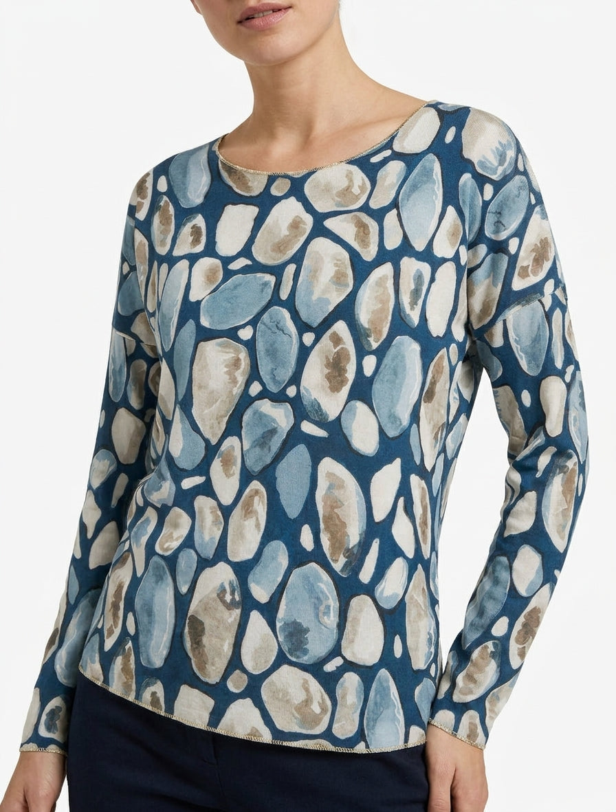 Maglione leggero a girocollo con stampa ciottoli. - Blu petrolio