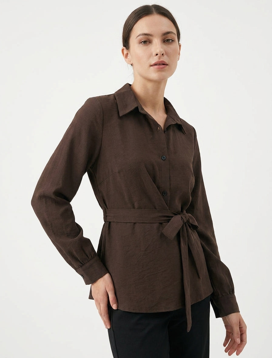 Top a maniche lunghe stile camicia da annodare - Marrone