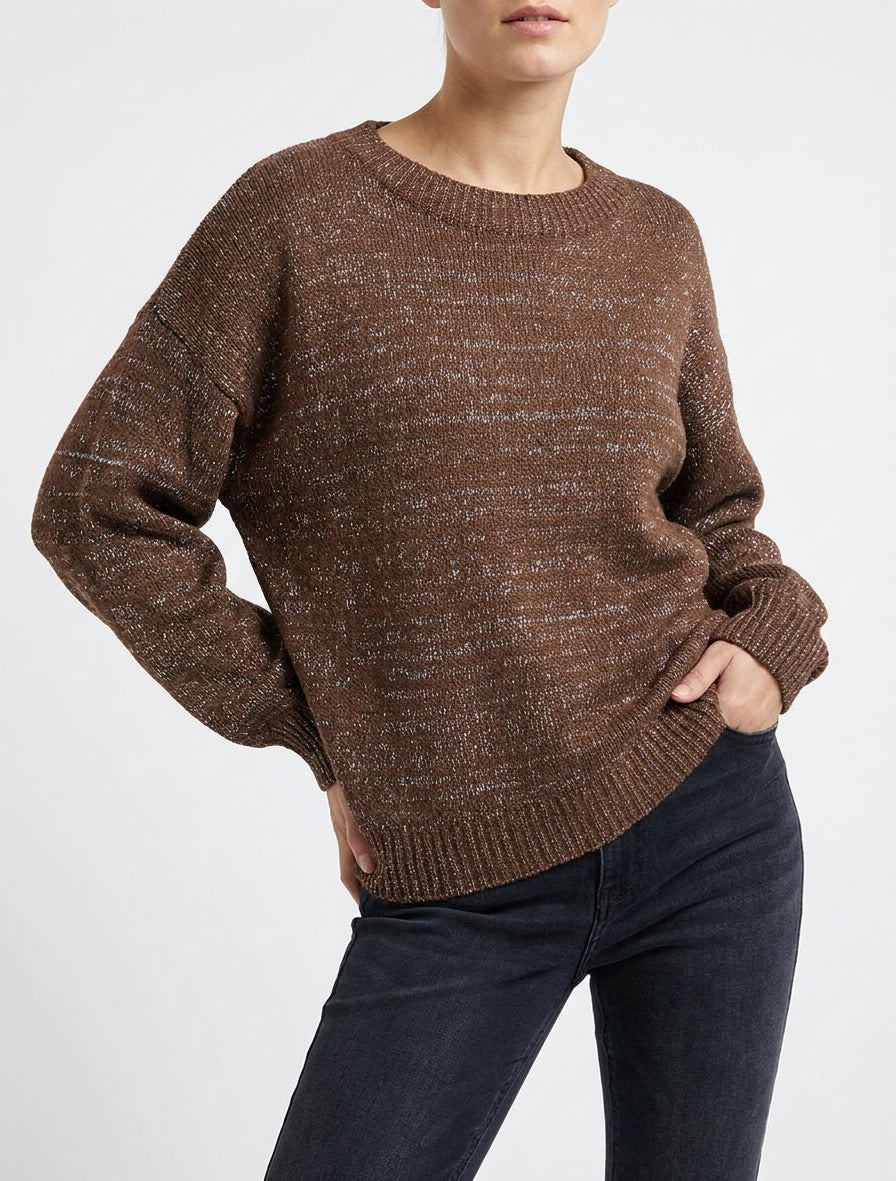Maglione ampio in maglia iridescente con scollo rotondo. - Marrone