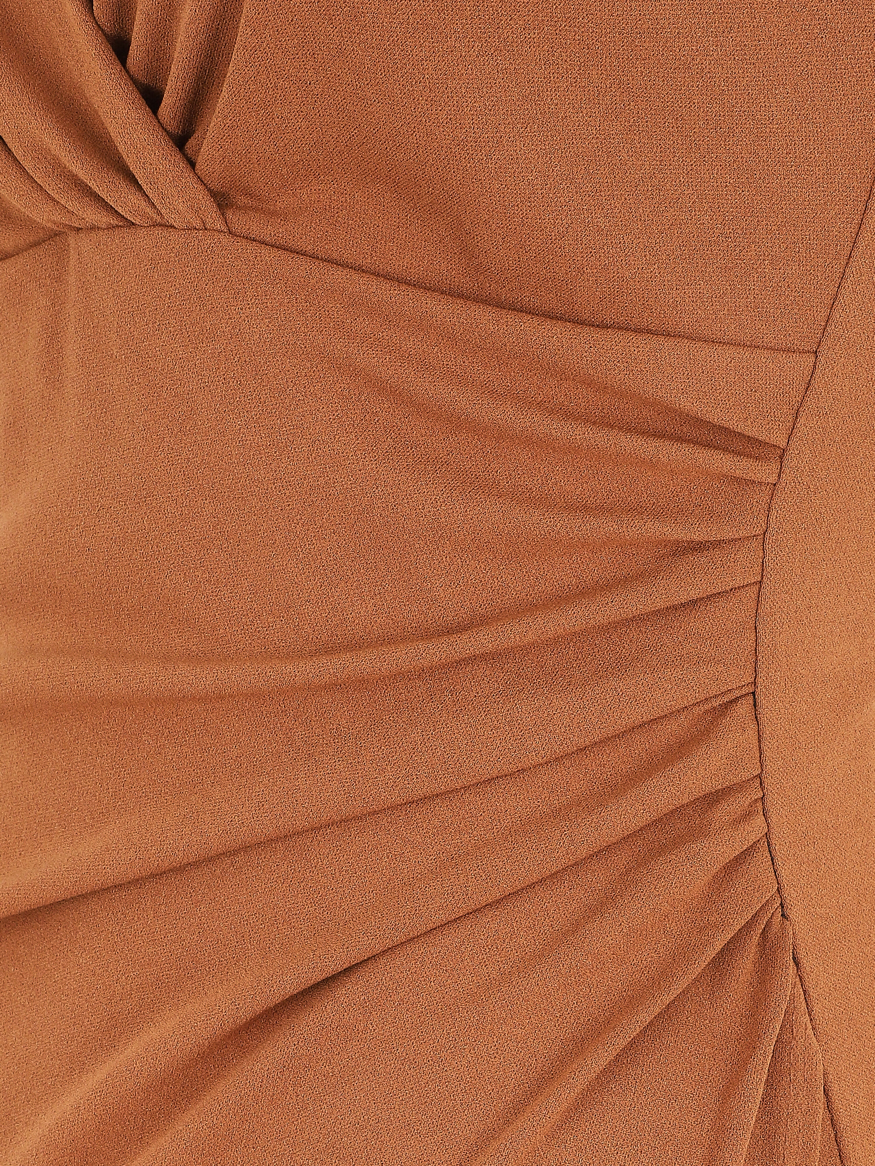 Robe ajustée portefeuille à bretelles asymétriques - Camel - 4