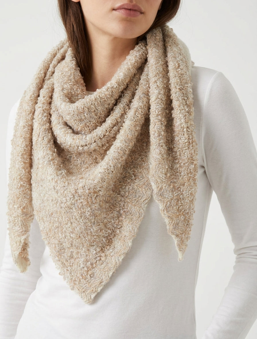 Scialle triangolare in maglia bouclé - Beige