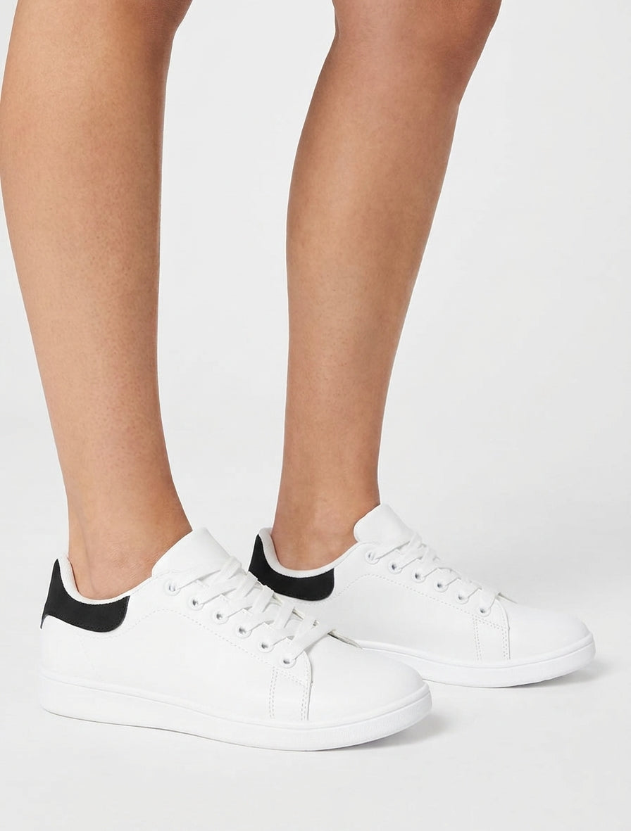Sneakers basici con rinforzo a contrasto - Nero/bianco