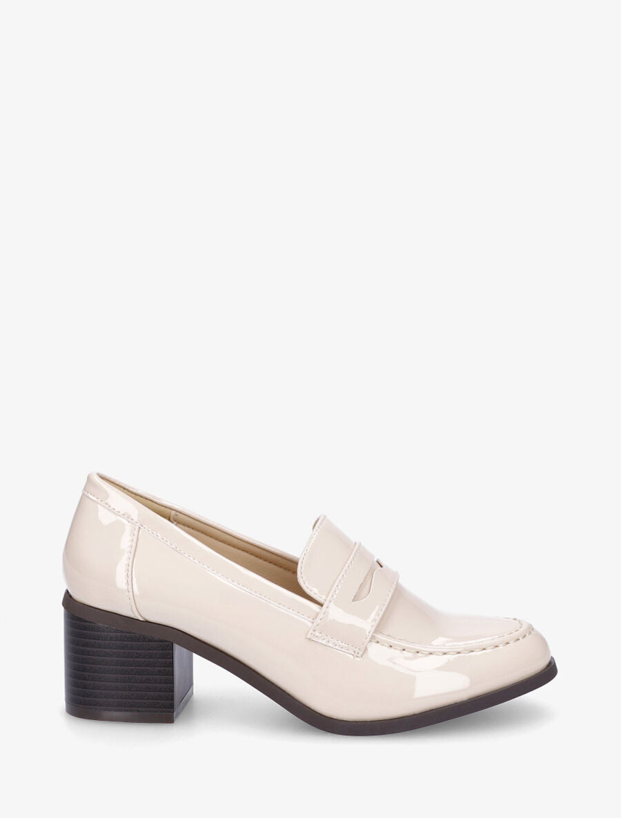 Mocassins vernis à talon - Beige - 5