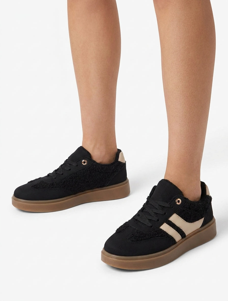 Sneakers basse con inserti effetto lana bouclé - Nero