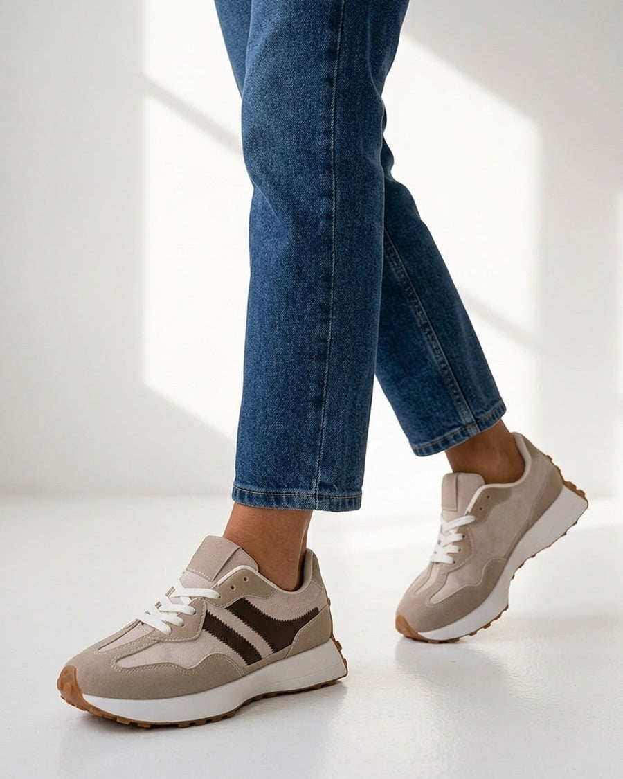 Sneakers effetto nabuk con bande a contrasto. - Beige