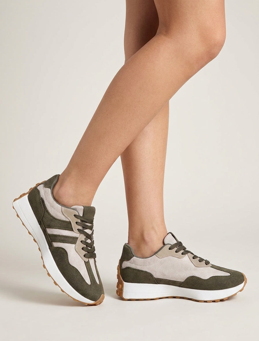 Sneakers effetto nabuk con bande a contrasto. - Cachi
