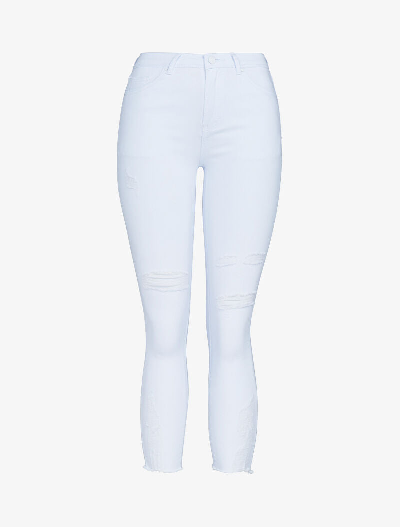 Jean 7/8 con ginocchia strappate e dettagli di usura. - bianco