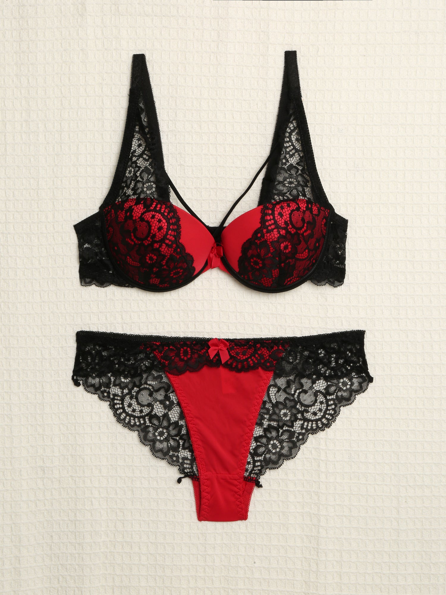 Ensemble à bords dentelle et lace out - Rouge/noir - 4