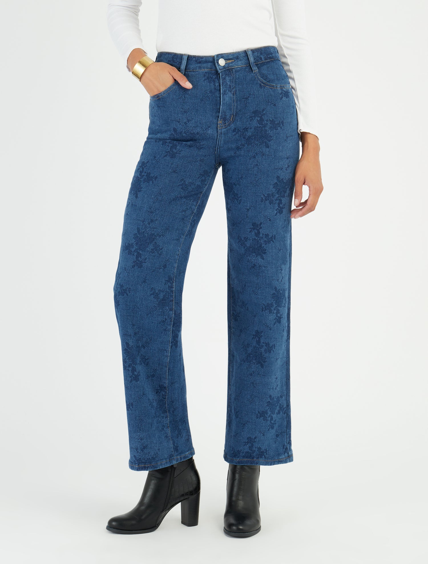 Jeans taglio standard a motivo floreale - Blu