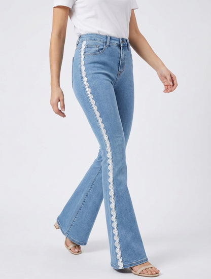 Jeans svasati con bordo in pizzo - Blu