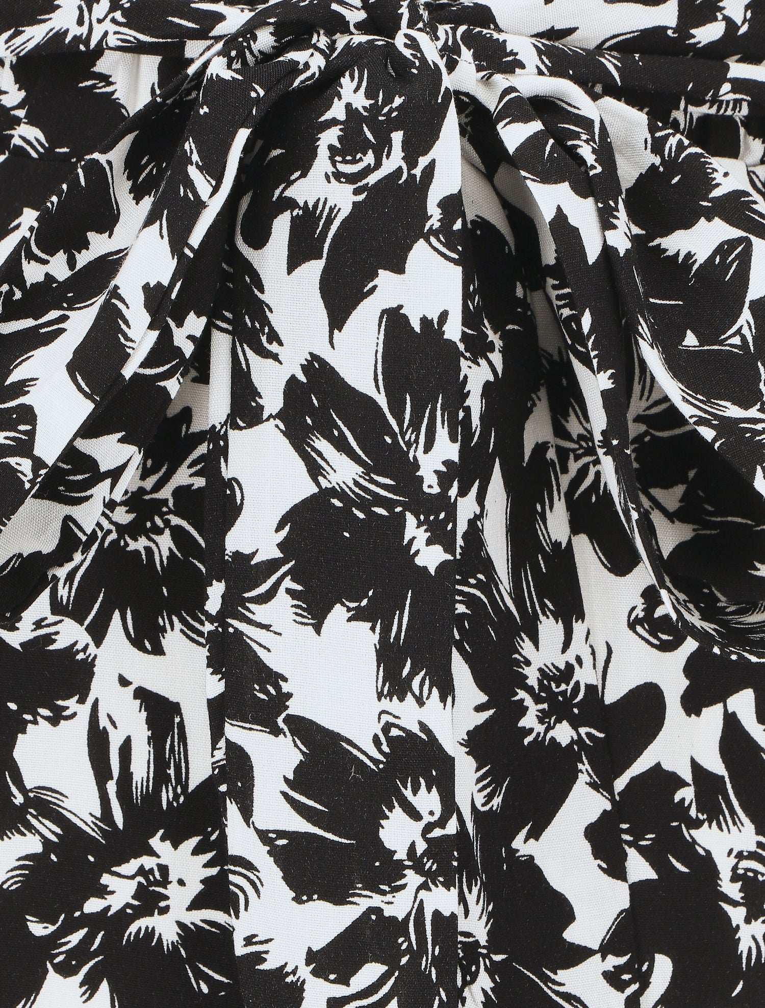Short fluide imprimé fleurs et ceinturé - Noir - 3