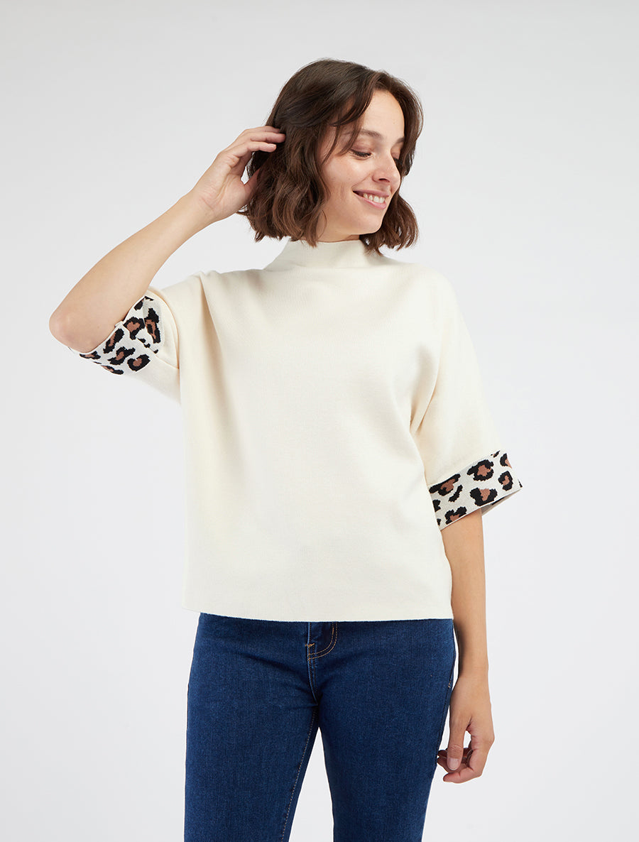 Maglione a collo alto con dettaglio stampa leopardata - Bianco
