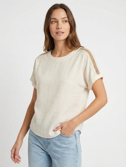 Top a maniche corte con ricami traforati - Crema