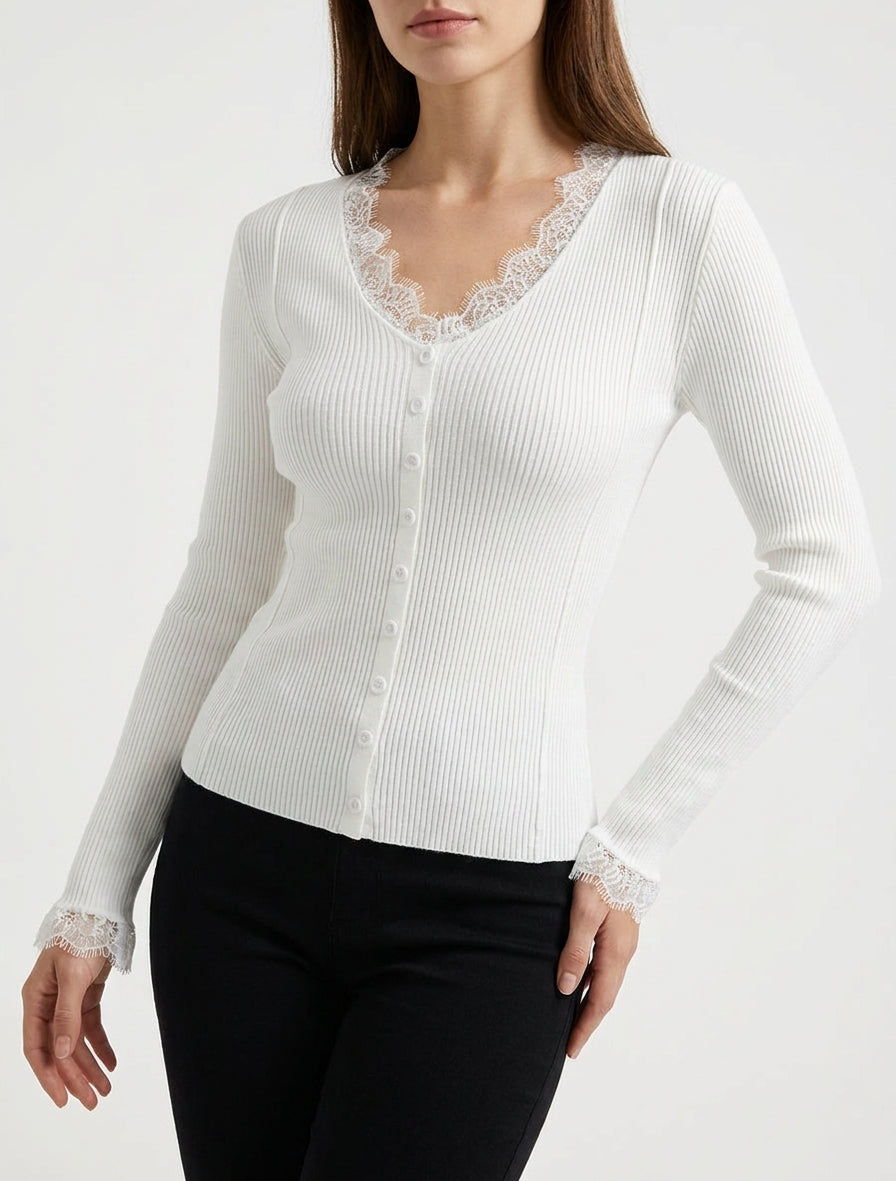 Maglia aderente con scollo a V in pizzo e bottoni - Ecrù