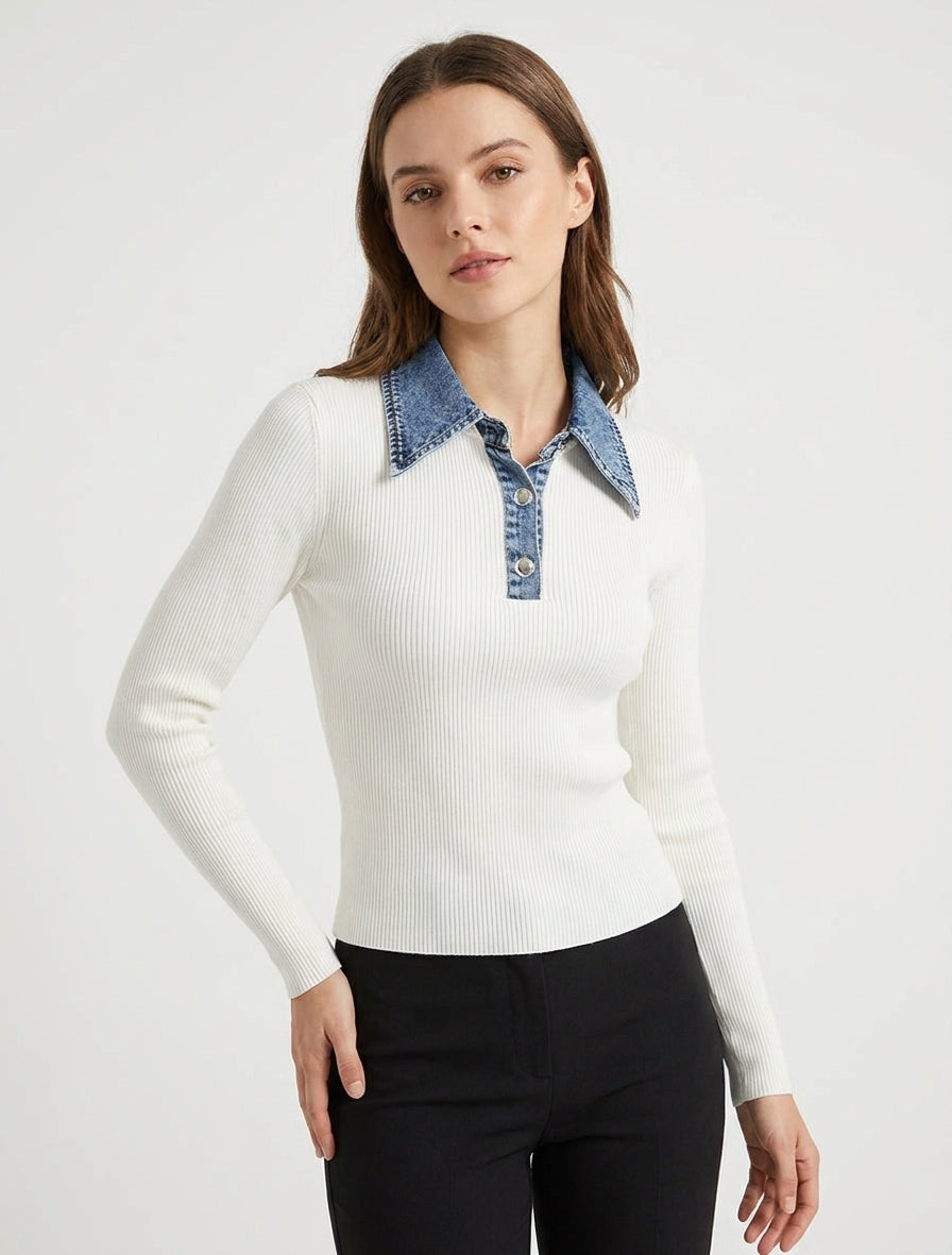 Maglione leggero in maglia con colletto abbottonato in denim. - Ecrù