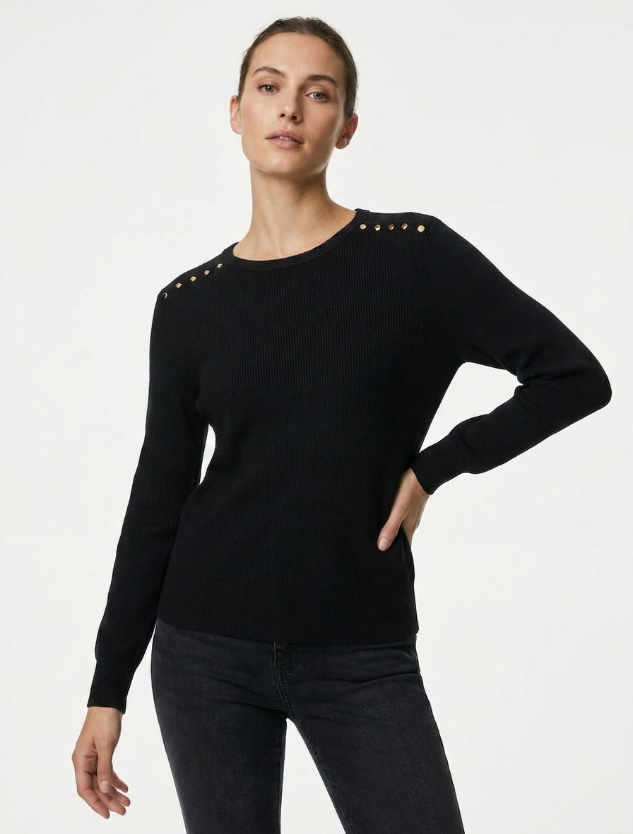 Maglione a coste con borchie decorative sulle spalle. - Nero