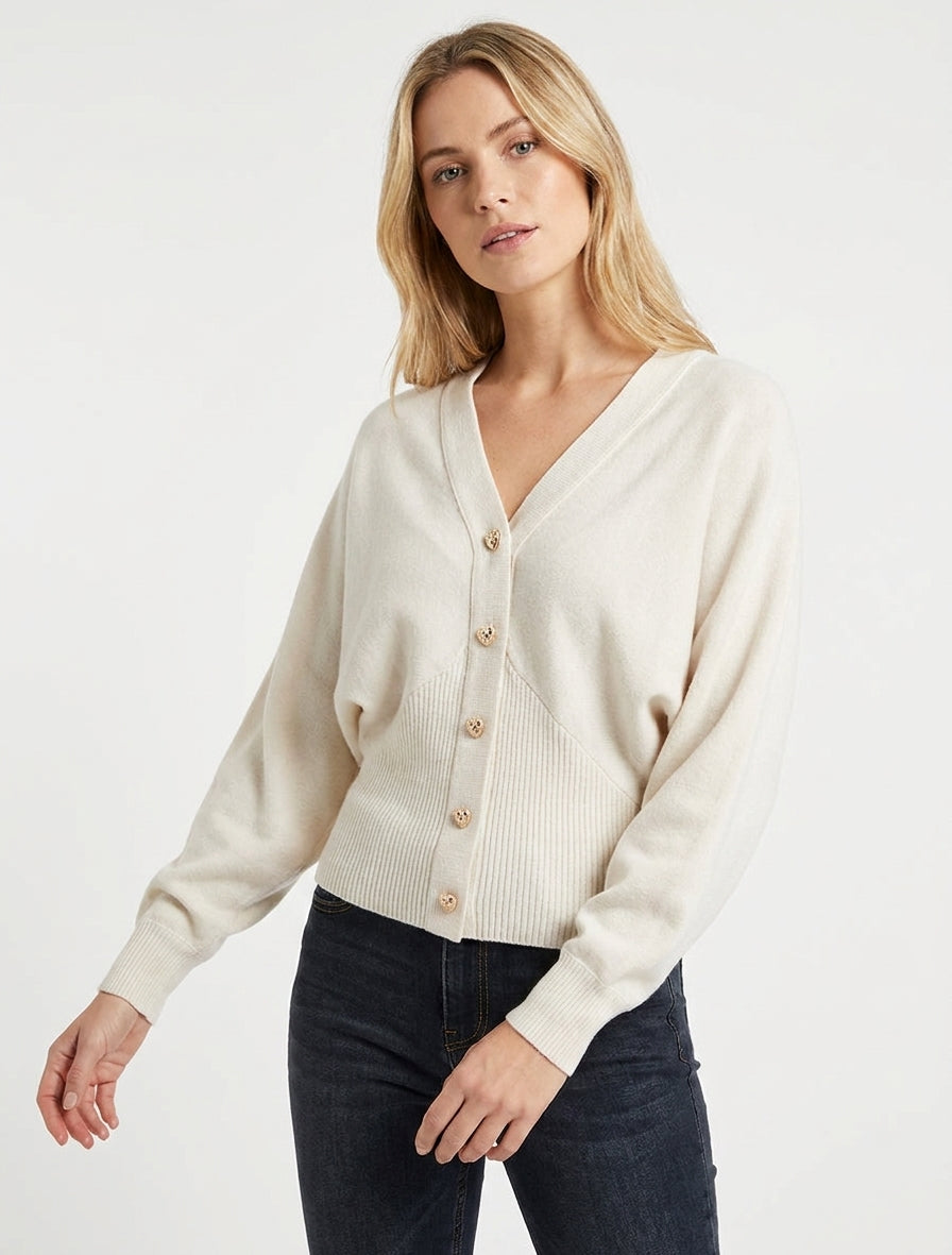 Maglione con bottoni decorativi a forma di cuore - Beige
