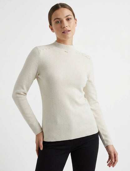 Maglione dritto a collo alto con bottoni decorativi - Beige