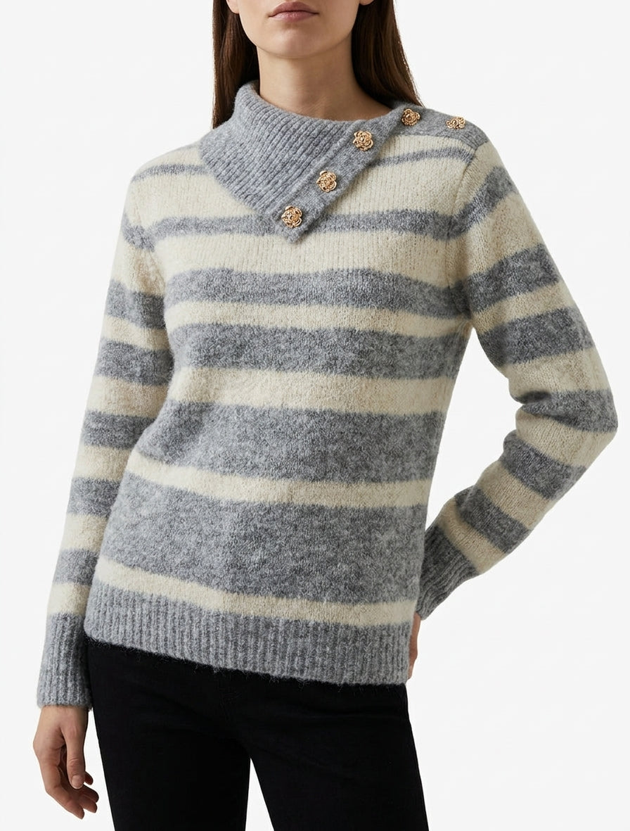 Maglione a righe con collo sciallato fantasia e bottone gioiello. - Grigio/beige