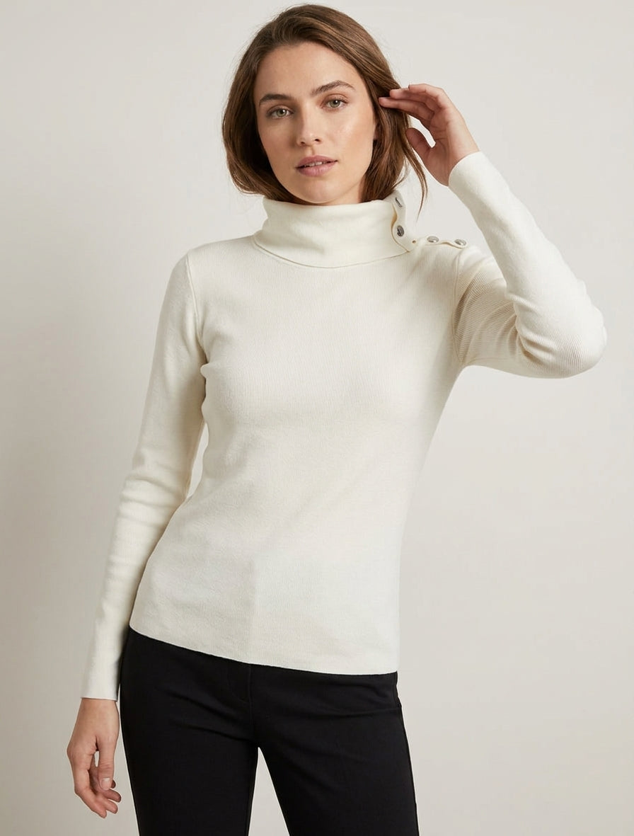 Maglione sottile a coste con collo alto abbottonato - Crema