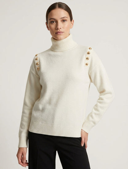 Maglione dritto a collo alto con bottoni decorativi. - Ecrù