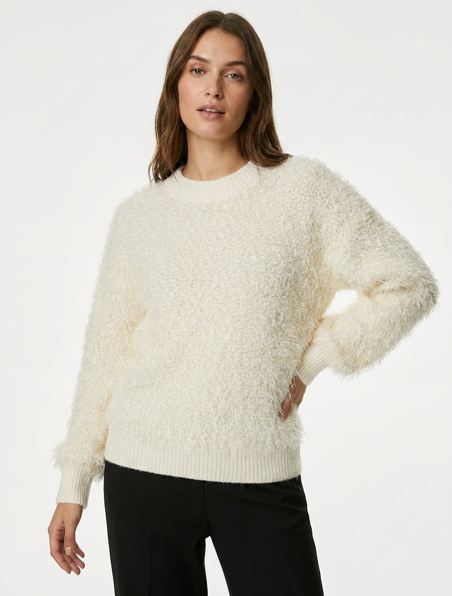 Maglione dritto effetto peluche con collo rotondo. - Ecrù