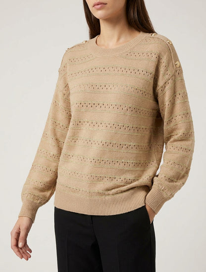 Maglione a righe iridescenti e bottoni decorativi. - Camello chiaro
