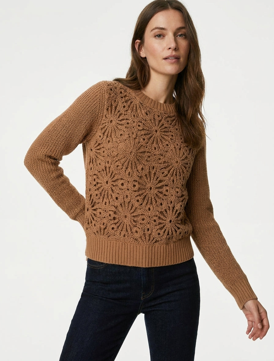 Maglione in cotone con macramè a motivo floreale. - Chameau