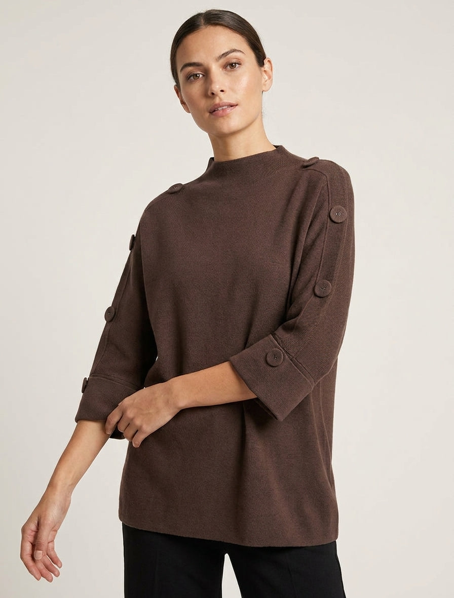 Maglione a maniche 3/4 con bottoni e collo alto. - Marrone