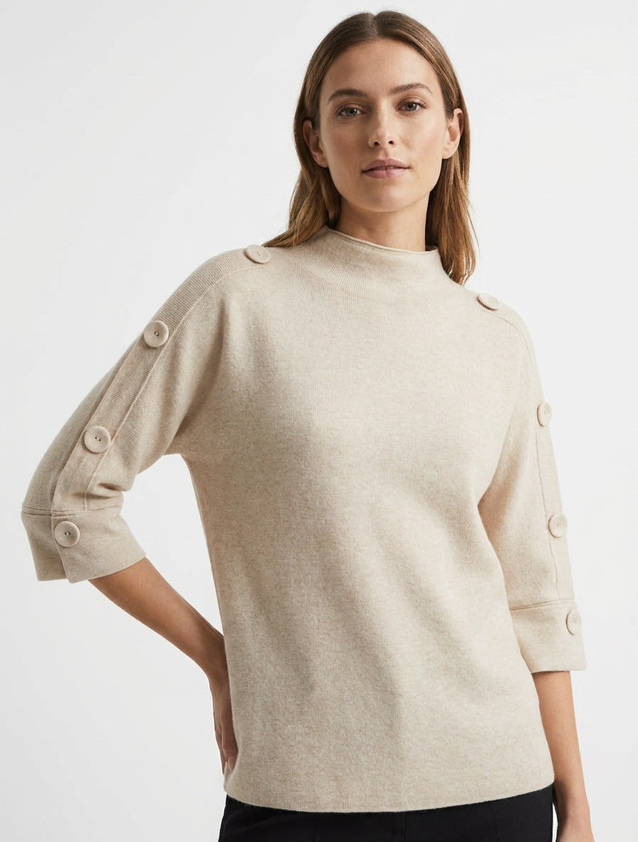 Maglione a maniche 3/4 con bottoni e collo alto. - Beige