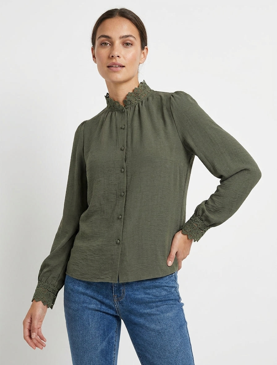 Blusa fluida con collo alla coreana in pizzo - Cachi