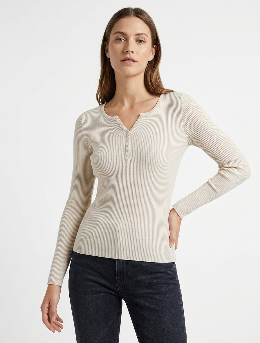 Maglia aderente e a coste con collo tunisino. - Beige