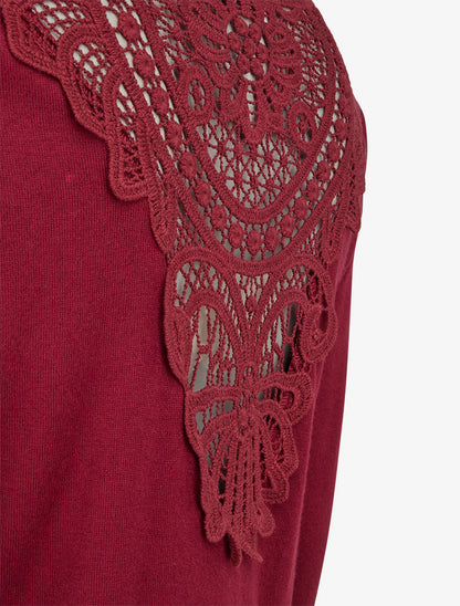 Maglione con collo a cowl e schiena in crochet. - Bordeaux