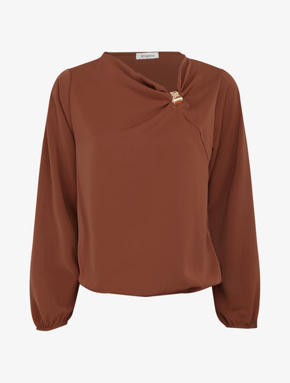 Top fluide à col asymétrique et bijoux doré - Marron - 1
