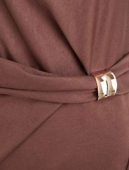 Robe droite drapée à empiècement bijou - Marron - 3