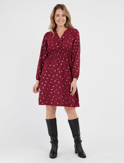 Abito svasato con stampa di piume dorate - Feccia di vino