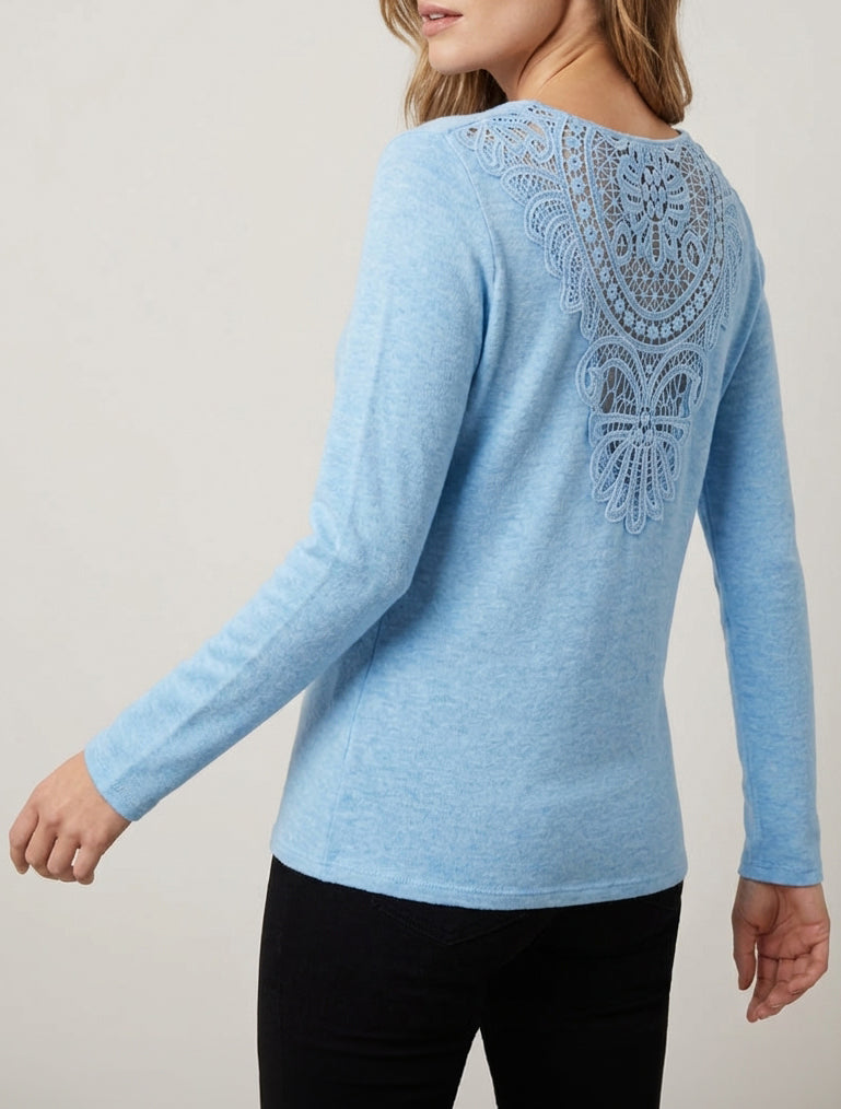 Maglione con schiena ricamata e collo a cascata. - Azzurro cielo
