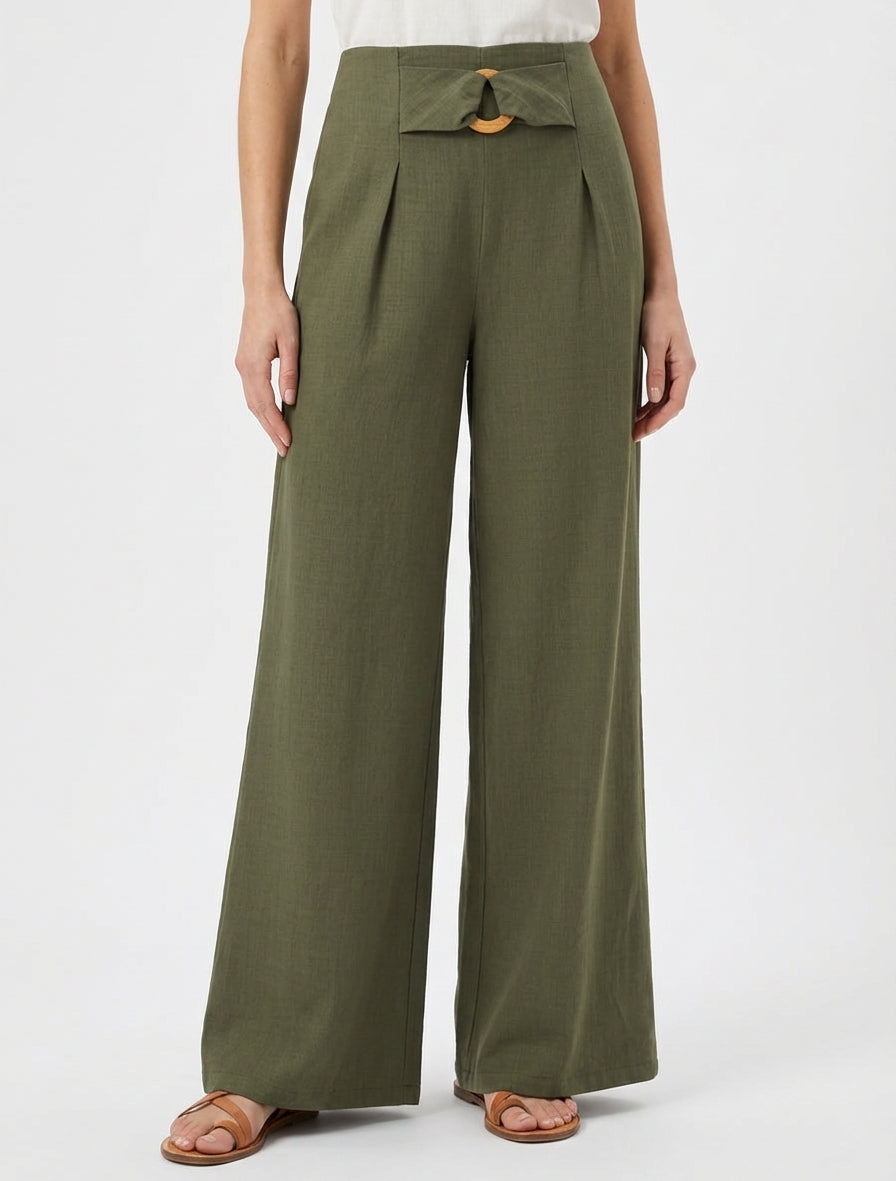 Pantaloni ampi a vita alta con fibbia decorativa. - Cachi