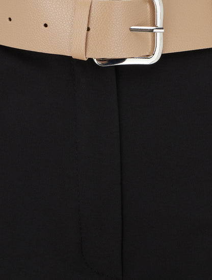 Short uni à ourlet et ceinturé - Noir - 3