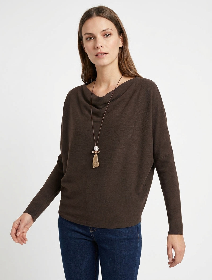 Maglia sottile a maniche pipistrello e collo a cascata. - Marrone